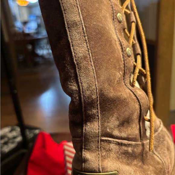 UGG AUSTRALIA UPSIDE 5163 TALL LACE UP SUEDE BROWN BOOTS /SHEEP SKIN LINING - Picture 7 of 7